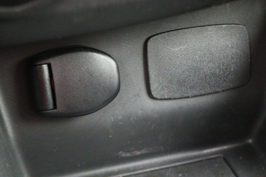 Renault Clio Estate 0.9 TCe Limited Navigatie, Bluetooth, Trekhaak, Airco, LED, 17"