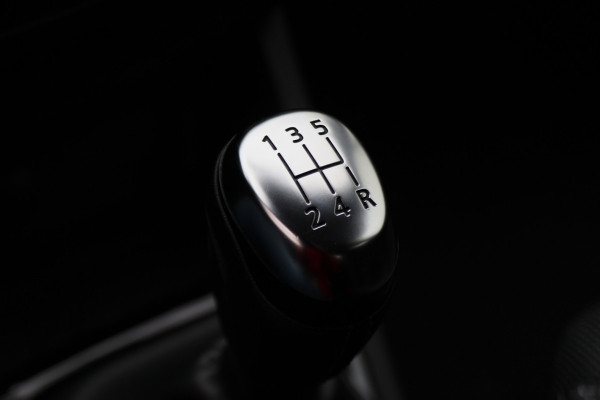 Renault Clio Estate 0.9 TCe Limited Navigatie, Bluetooth, Trekhaak, Airco, LED, 17"