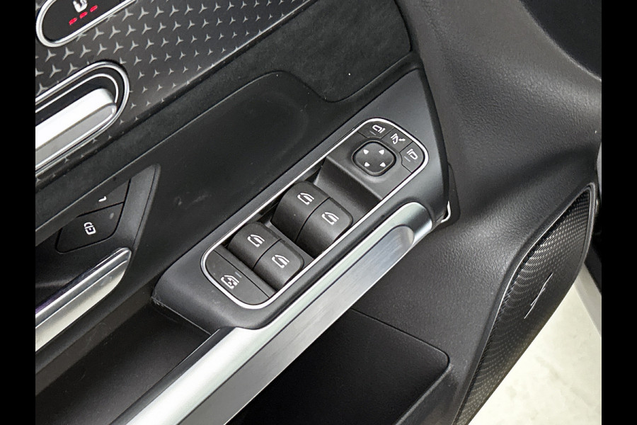 Mercedes-Benz EQB 250+ Business Solution AMG 71 kWh | Memorypakket | Augmented Reality navigatie | Head-up display | Burmester® 3D sound systeem | 360° camera | Panoramaschuifdak | Smartphone integratie |