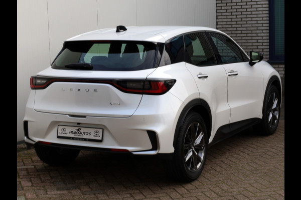 Lexus LBX Relax 2WD | Tech Pack | Memory Seat | El Achterklep