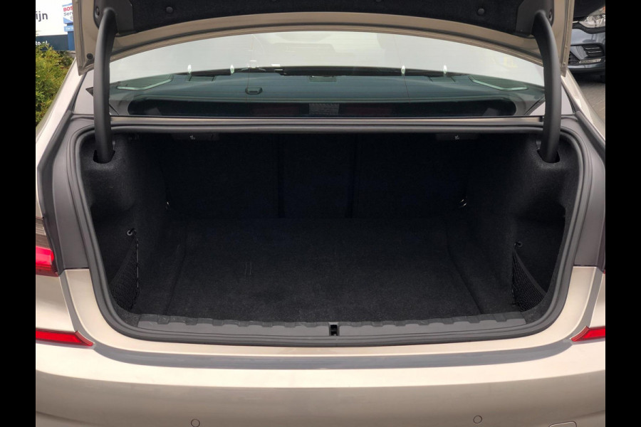 BMW 3-serie 330i High Executive Edition | M Sport | Pano, Leder, Navi, Stoelverw., PDC, Cruise, Climate | Dealeroh. | Individual |