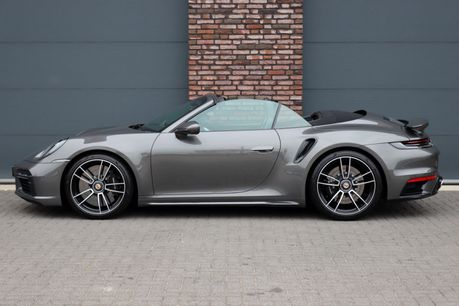 Porsche 911 992 Cabrio 3.8 Turbo S | Keramisch | Vierwielbesturing | Burmester High End | Adaptive Cruise Control | Liftsysteem | Sport Chrono | 18-wegs Memory | PASM | Sportuitlaat |