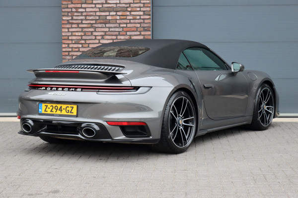 Porsche 911 992 Cabrio 3.8 Turbo S | Keramisch | Vierwielbesturing | Burmester High End | Adaptive Cruise Control | Liftsysteem | Sport Chrono | 18-wegs Memory | PASM | Sportuitlaat |