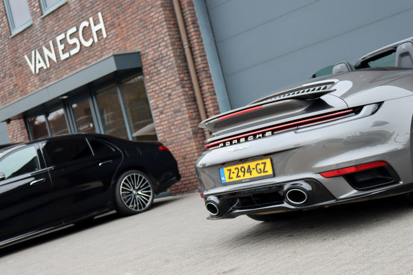Porsche 911 992 Cabrio 3.8 Turbo S | Keramisch | Vierwielbesturing | Burmester High End | Adaptive Cruise Control | Liftsysteem | Sport Chrono | 18-wegs Memory | PASM | Sportuitlaat |
