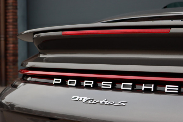 Porsche 911 992 Cabrio 3.8 Turbo S | Keramisch | Vierwielbesturing | Burmester High End | Adaptive Cruise Control | Liftsysteem | Sport Chrono | 18-wegs Memory | PASM | Sportuitlaat |