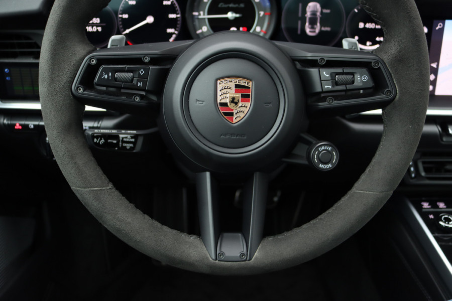 Porsche 911 992 Cabrio 3.8 Turbo S | Keramisch | Vierwielbesturing | Burmester High End | Adaptive Cruise Control | Liftsysteem | Sport Chrono | 18-wegs Memory | PASM | Sportuitlaat |