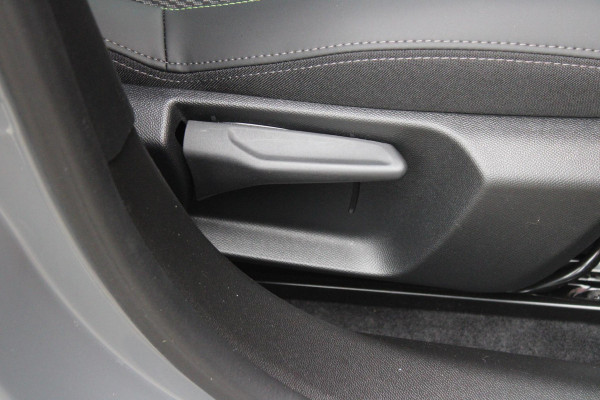 Peugeot 208 1.2 Hybrid 145PK e-DCS6 GT | NAVIGATIE | DRAADLOZE APPLE CARPLAY/ANDROID AUTO | CAMERA VOOR + ACHTER | FULL LED KOPLAMPEN | LICHTMETALEN VELGEN 17" | DODEHOEK DETECTIE | DRAADLOZE TELEFOONLADER | KEYLESS ENTRY/START | DAB+ RADIO | ADAPTIVE CRUISE CONTROL |