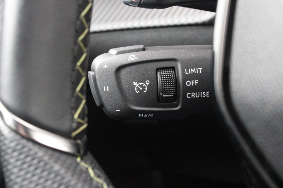 Peugeot 208 1.2 Hybrid 145PK e-DCS6 GT | NAVIGATIE | DRAADLOZE APPLE CARPLAY/ANDROID AUTO | CAMERA VOOR + ACHTER | FULL LED KOPLAMPEN | LICHTMETALEN VELGEN 17" | DODEHOEK DETECTIE | DRAADLOZE TELEFOONLADER | KEYLESS ENTRY/START | DAB+ RADIO | ADAPTIVE CRUISE CONTROL |