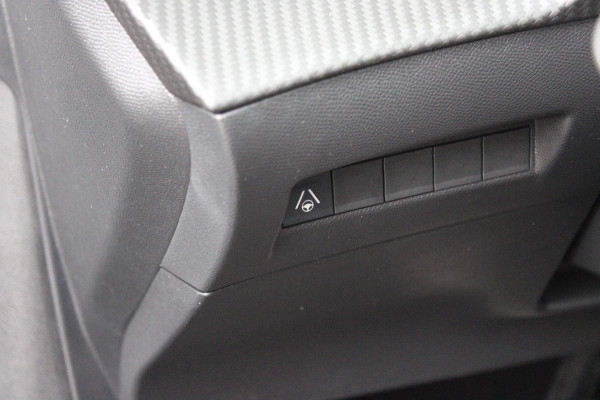 Peugeot 208 1.2 Hybrid 145PK e-DCS6 GT | NAVIGATIE | DRAADLOZE APPLE CARPLAY/ANDROID AUTO | CAMERA VOOR + ACHTER | FULL LED KOPLAMPEN | LICHTMETALEN VELGEN 17" | DODEHOEK DETECTIE | DRAADLOZE TELEFOONLADER | KEYLESS ENTRY/START | DAB+ RADIO | ADAPTIVE CRUISE CONTROL |