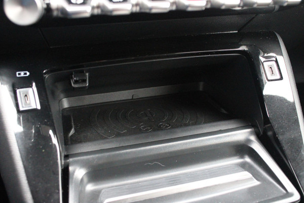 Peugeot 208 1.2 Hybrid 145PK e-DCS6 GT | NAVIGATIE | DRAADLOZE APPLE CARPLAY/ANDROID AUTO | CAMERA VOOR + ACHTER | FULL LED KOPLAMPEN | LICHTMETALEN VELGEN 17" | DODEHOEK DETECTIE | DRAADLOZE TELEFOONLADER | KEYLESS ENTRY/START | DAB+ RADIO | ADAPTIVE CRUISE CONTROL |