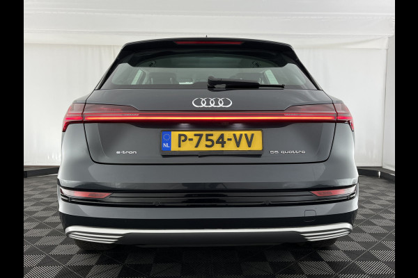 Audi e-tron 55 quattro Advanced edition Plus 95 kWh [3-Fase] {SOH-93%} (INCL-BTW) Aut.*LUXURY-LEATHER | ADAPTIVE-CRUISE | FULL-LED | DIGI-COCKPIT | KEYLESS | MEMORY-PACK | CAMERA | NAVI-FULLMAP | SHIFT-PADDLES | DAB+ | HEATED-COMFORTSEATS | DRIVE-SELECT | 20''AL