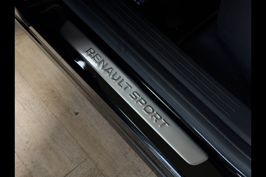 Renault Captur 1.3 TCe 140 R.S. Line | Groot Navi | ACC | Blindspot | Stoelverwarming | 18" |