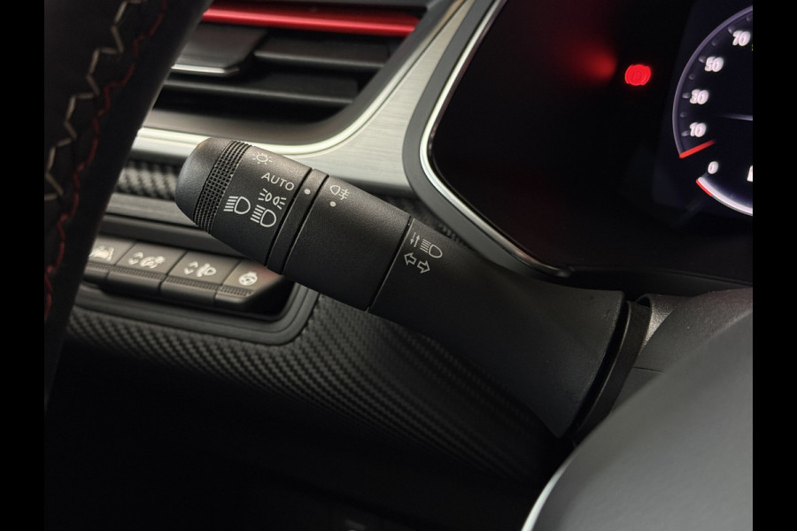 Renault Captur 1.3 TCe 140 R.S. Line | Groot Navi | ACC | Blindspot | Stoelverwarming | 18" |