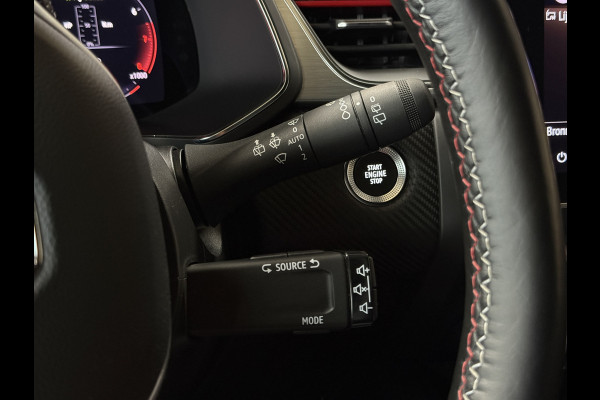 Renault Captur 1.3 TCe 140 R.S. Line | Groot Navi | ACC | Blindspot | Stoelverwarming | 18" |