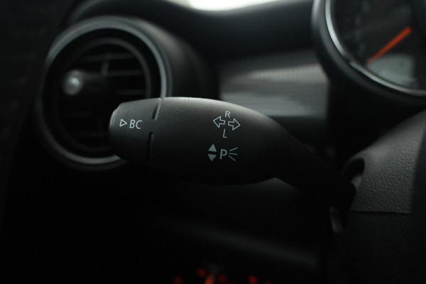 MINI Mini 1.5 Cooper Business Edition Automaat, Navigatie, Leer, Panorama,