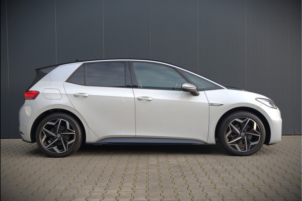 Volkswagen ID.3 First Plus 58 kWh | Stoelverwarming | Stuurverwarming | Camera | Adaptive Cruise Control | Navigatie | Standkachel | Keyless | Parkeersensoren | LED | Apple Carplay | BTW |