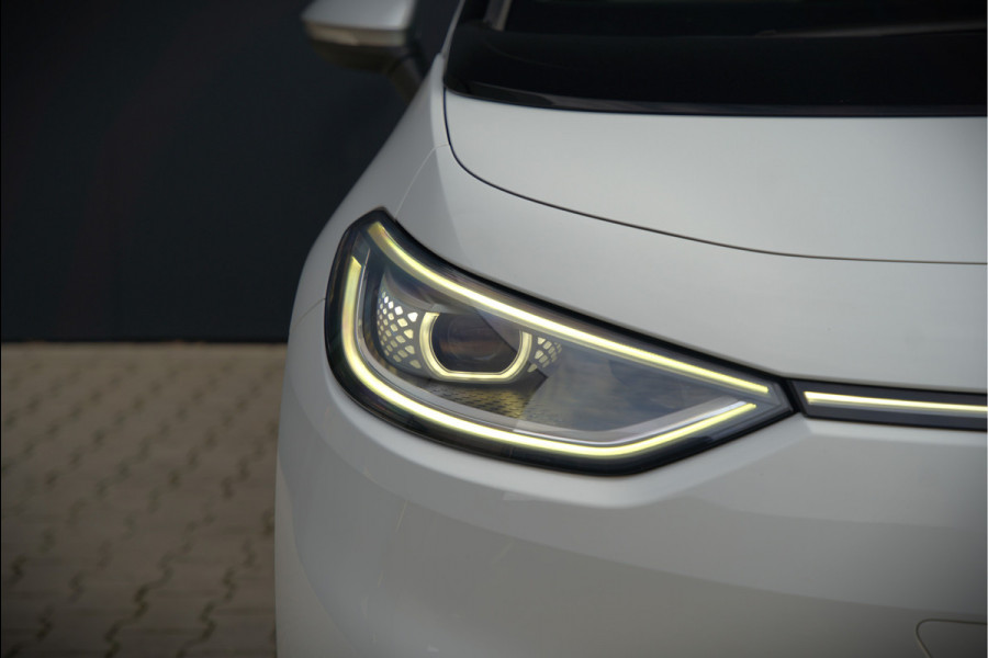 Volkswagen ID.3 First Plus 58 kWh | Stoelverwarming | Stuurverwarming | Camera | Adaptive Cruise Control | Navigatie | Standkachel | Keyless | Parkeersensoren | LED | Apple Carplay | BTW |