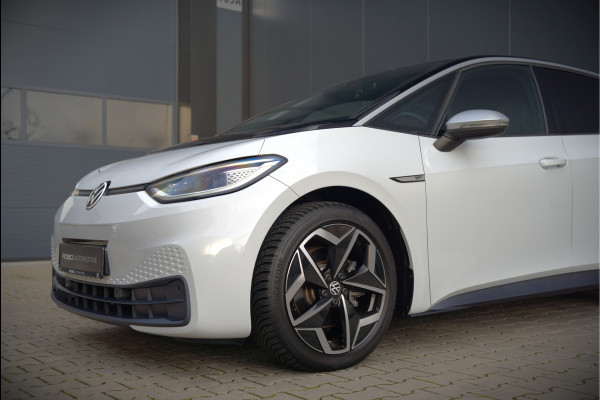 Volkswagen ID.3 First Plus 58 kWh | Stoelverwarming | Stuurverwarming | Camera | Adaptive Cruise Control | Navigatie | Standkachel | Keyless | Parkeersensoren | LED | Apple Carplay | BTW |