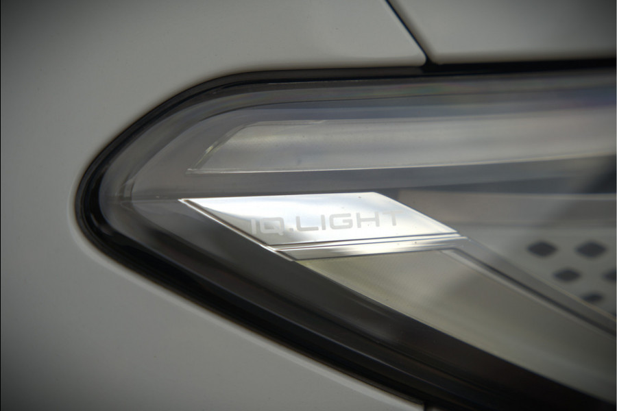 Volkswagen ID.3 First Plus 58 kWh | Stoelverwarming | Stuurverwarming | Camera | Adaptive Cruise Control | Navigatie | Standkachel | Keyless | Parkeersensoren | LED | Apple Carplay | BTW |