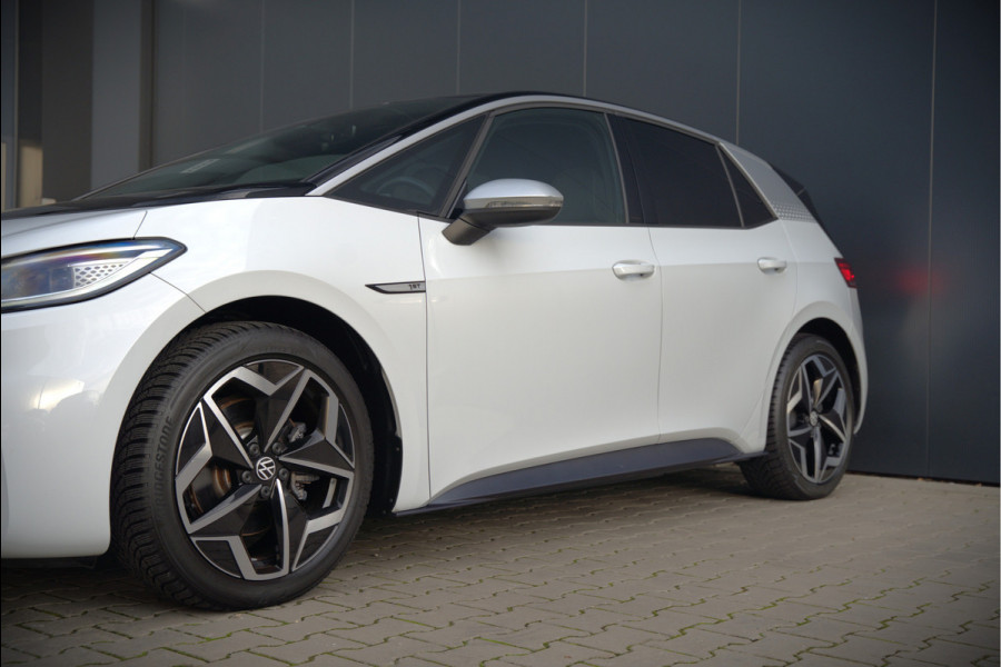 Volkswagen ID.3 First Plus 58 kWh | Stoelverwarming | Stuurverwarming | Camera | Adaptive Cruise Control | Navigatie | Standkachel | Keyless | Parkeersensoren | LED | Apple Carplay | BTW |