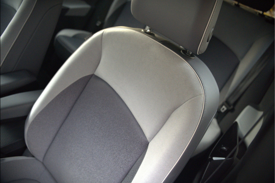 Volkswagen ID.3 First Plus 58 kWh | Stoelverwarming | Stuurverwarming | Camera | Adaptive Cruise Control | Navigatie | Standkachel | Keyless | Parkeersensoren | LED | Apple Carplay | BTW |