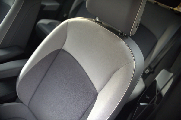 Volkswagen ID.3 First Plus 58 kWh | Stoelverwarming | Stuurverwarming | Camera | Adaptive Cruise Control | Navigatie | Standkachel | Keyless | Parkeersensoren | LED | Apple Carplay | BTW |