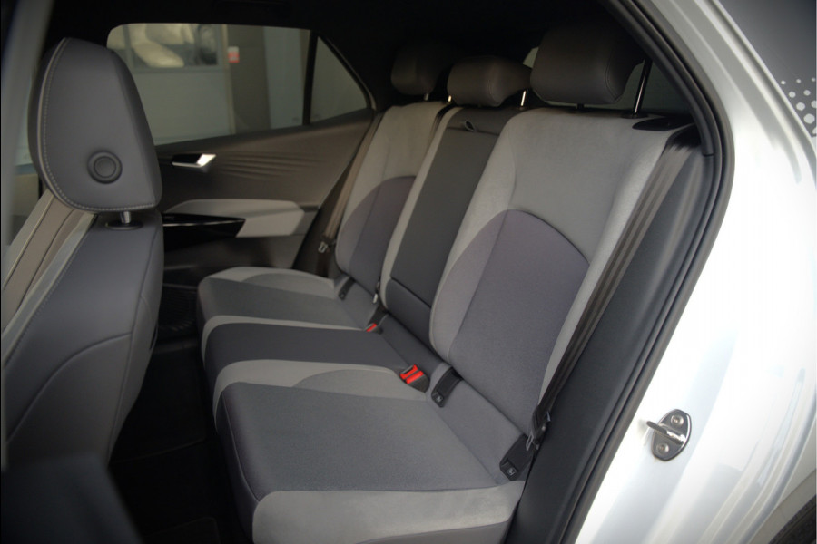 Volkswagen ID.3 First Plus 58 kWh | Stoelverwarming | Stuurverwarming | Camera | Adaptive Cruise Control | Navigatie | Standkachel | Keyless | Parkeersensoren | LED | Apple Carplay | BTW |