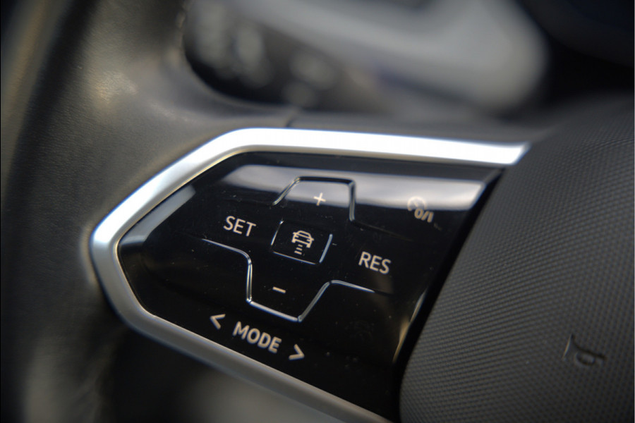 Volkswagen ID.3 First Plus 58 kWh | Stoelverwarming | Stuurverwarming | Camera | Adaptive Cruise Control | Navigatie | Standkachel | Keyless | Parkeersensoren | LED | Apple Carplay | BTW |