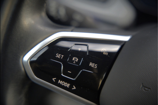 Volkswagen ID.3 First Plus 58 kWh | Stoelverwarming | Stuurverwarming | Camera | Adaptive Cruise Control | Navigatie | Standkachel | Keyless | Parkeersensoren | LED | Apple Carplay | BTW |