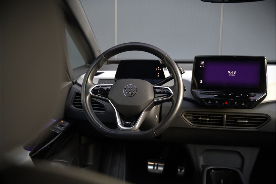 Volkswagen ID.3 First Plus 58 kWh | Stoelverwarming | Stuurverwarming | Camera | Adaptive Cruise Control | Navigatie | Standkachel | Keyless | Parkeersensoren | LED | Apple Carplay | BTW |