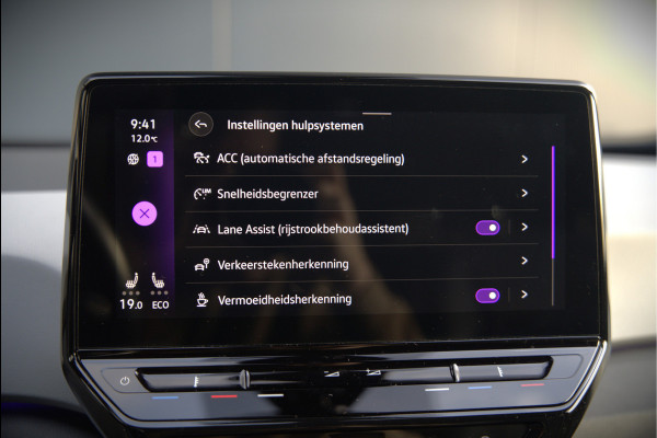 Volkswagen ID.3 First Plus 58 kWh | Stoelverwarming | Stuurverwarming | Camera | Adaptive Cruise Control | Navigatie | Standkachel | Keyless | Parkeersensoren | LED | Apple Carplay | BTW |