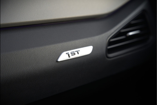 Volkswagen ID.3 First Plus 58 kWh | Stoelverwarming | Stuurverwarming | Camera | Adaptive Cruise Control | Navigatie | Standkachel | Keyless | Parkeersensoren | LED | Apple Carplay | BTW |