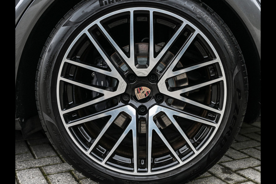 Porsche Cayenne 3.0 E-HYBRID · Luchtvering · Trekhaak · Ambiance interieur · Soft close · Bose Sound · Keyless entree · 360 Camera · Adaptieve s