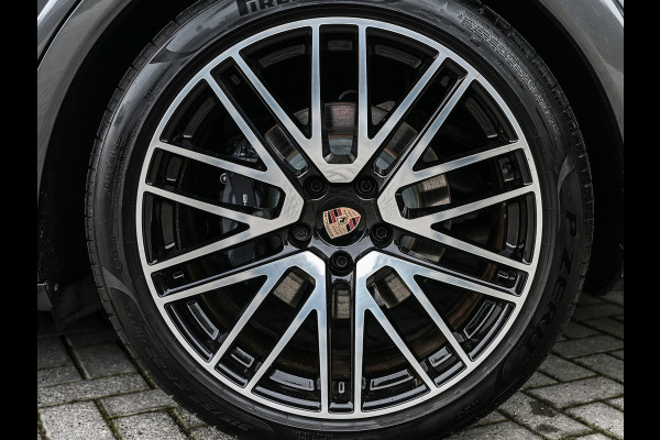 Porsche Cayenne 3.0 E-HYBRID · Luchtvering · Trekhaak · Ambiance interieur · Soft close · Bose Sound · Keyless entree · 360 Camera · Adaptieve s