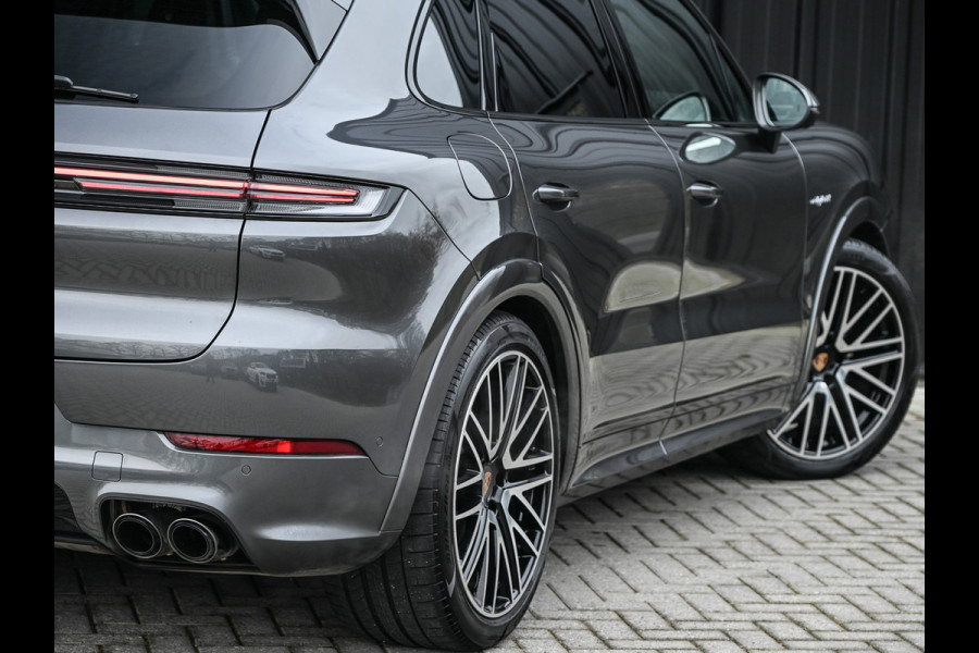Porsche Cayenne 3.0 E-HYBRID · Luchtvering · Trekhaak · Ambiance interieur · Soft close · Bose Sound · Keyless entree · 360 Camera · Adaptieve s