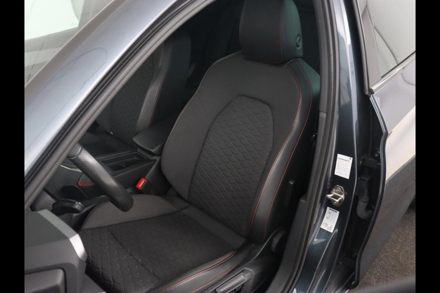 Seat Leon 1.5 eTSI FR Launch Edition | Carplay | Adaptive cruise | Sfeerverlichting | Navigatie | Full LED | Dodehoek detectie | DAB | Parkeerhulp | Climate control