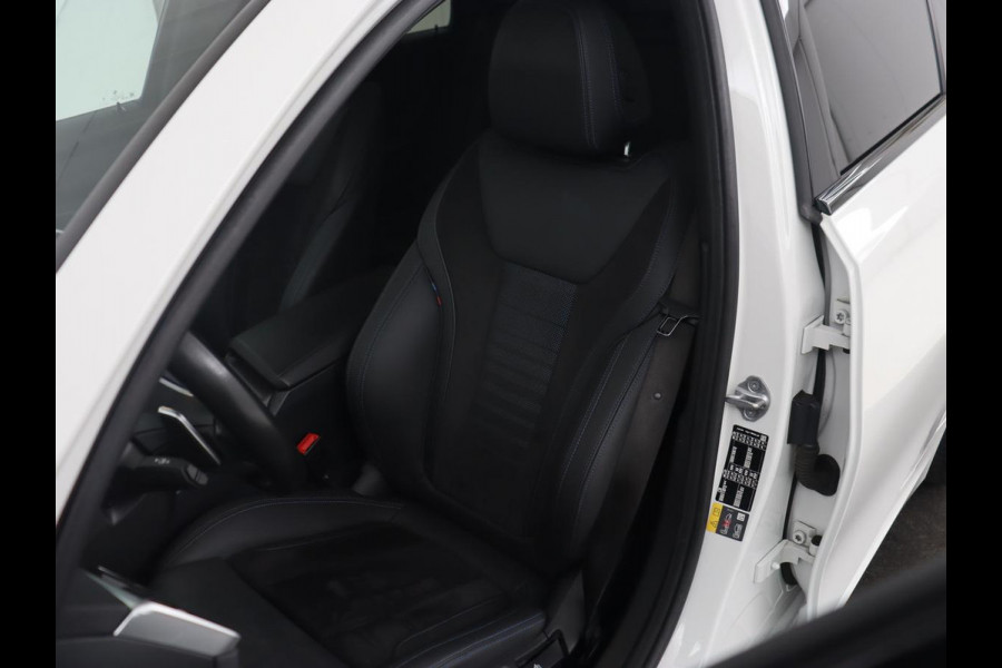 BMW 3-serie 320e M Sport | Panoramadak | Trekhaak | Stoelverwarming | Carplay | Sportstoelen | Leder/Alcantara | Navigatie | Widescreen Display | Sfeerverlichting | Parkeerhulp | PHEV | Plug In