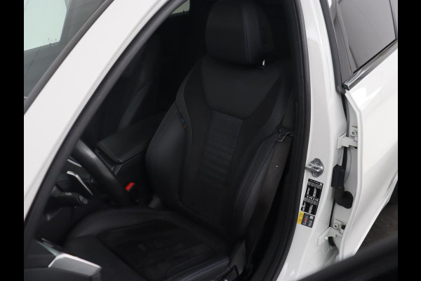 BMW 3-serie 320e M Sport | Panoramadak | Trekhaak | Stoelverwarming | Carplay | Sportstoelen | Leder/Alcantara | Navigatie | Widescreen Display | Sfeerverlichting | Parkeerhulp | PHEV | Plug In