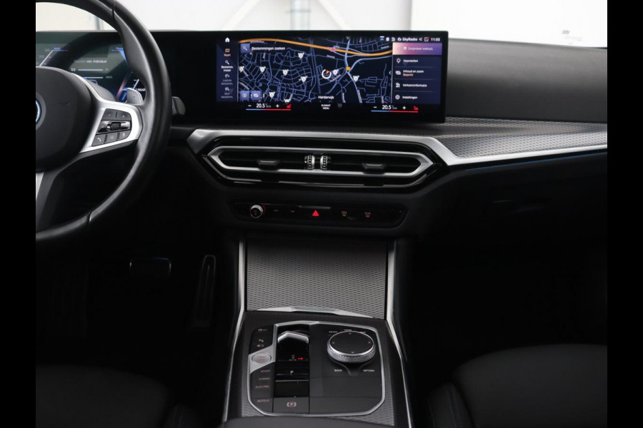 BMW 3-serie 320e M Sport | Panoramadak | Trekhaak | Stoelverwarming | Carplay | Sportstoelen | Leder/Alcantara | Navigatie | Widescreen Display | Sfeerverlichting | Parkeerhulp | PHEV | Plug In