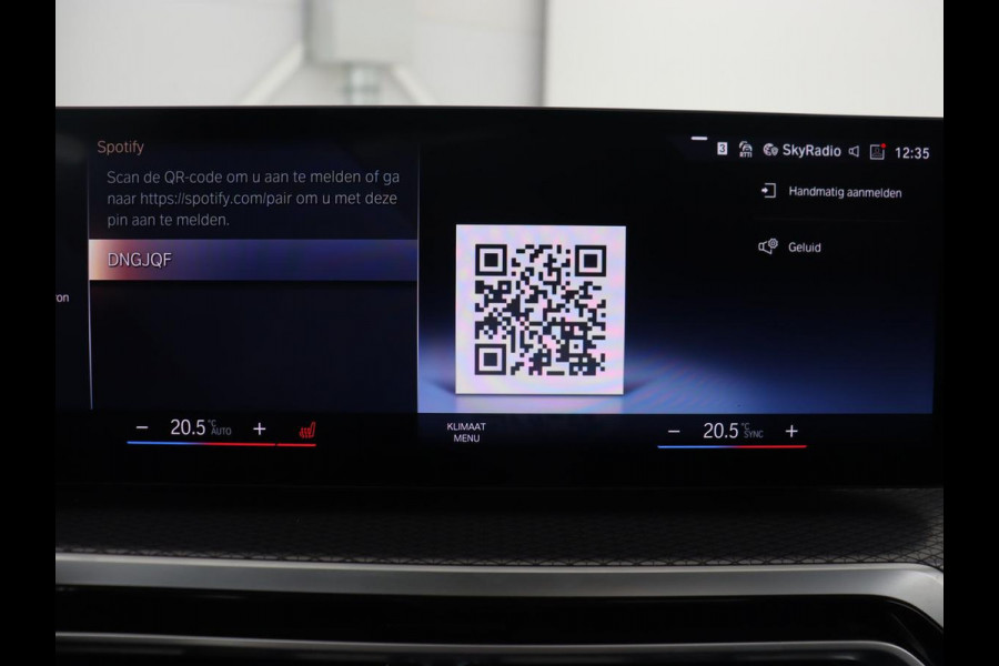 BMW 3-serie 320e M Sport | Panoramadak | Trekhaak | Stoelverwarming | Carplay | Sportstoelen | Leder/Alcantara | Navigatie | Widescreen Display | Sfeerverlichting | Parkeerhulp | PHEV | Plug In