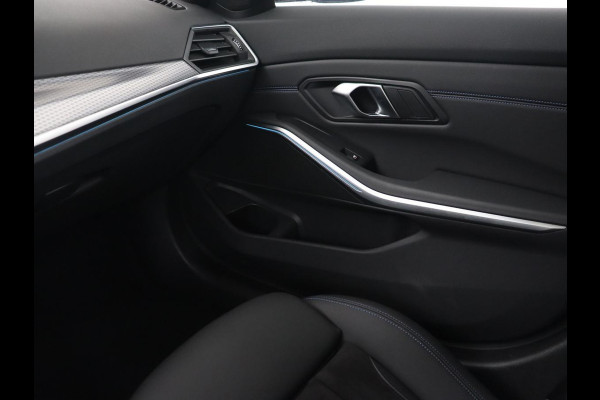 BMW 3-serie 320e M Sport | Panoramadak | Trekhaak | Stoelverwarming | Carplay | Sportstoelen | Leder/Alcantara | Navigatie | Widescreen Display | Sfeerverlichting | Parkeerhulp | PHEV | Plug In
