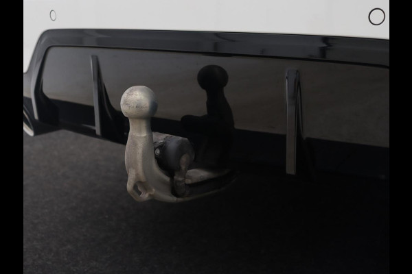 BMW 3-serie 320e M Sport | Panoramadak | Trekhaak | Stoelverwarming | Carplay | Sportstoelen | Leder/Alcantara | Navigatie | Widescreen Display | Sfeerverlichting | Parkeerhulp | PHEV | Plug In