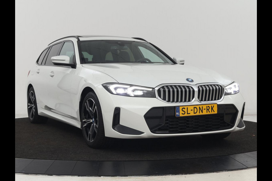 BMW 3-serie 320e M Sport | Panoramadak | Trekhaak | Stoelverwarming | Carplay | Sportstoelen | Leder/Alcantara | Navigatie | Widescreen Display | Sfeerverlichting | Parkeerhulp | PHEV | Plug In