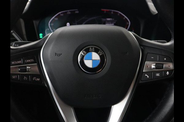 BMW 3 Serie 318i Business Edition | Stoelverwarming | Camera | Carplay | Live Cockpit | Full LED | Navigatie | Dodehoek detectie | Climate control