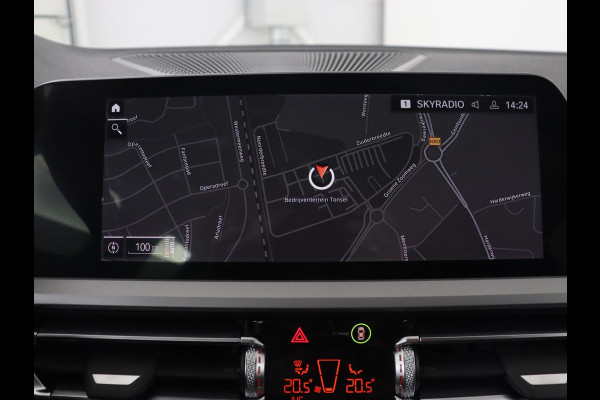 BMW 3 Serie 318i Business Edition | Stoelverwarming | Camera | Carplay | Live Cockpit | Full LED | Navigatie | Dodehoek detectie | Climate control