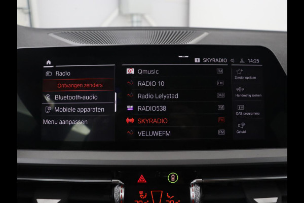 BMW 3 Serie 318i Business Edition | Stoelverwarming | Camera | Carplay | Live Cockpit | Full LED | Navigatie | Dodehoek detectie | Climate control