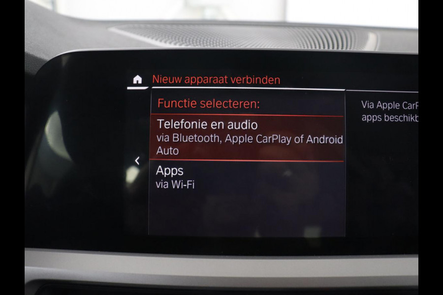 BMW 3 Serie 318i Business Edition | Stoelverwarming | Camera | Carplay | Live Cockpit | Full LED | Navigatie | Dodehoek detectie | Climate control