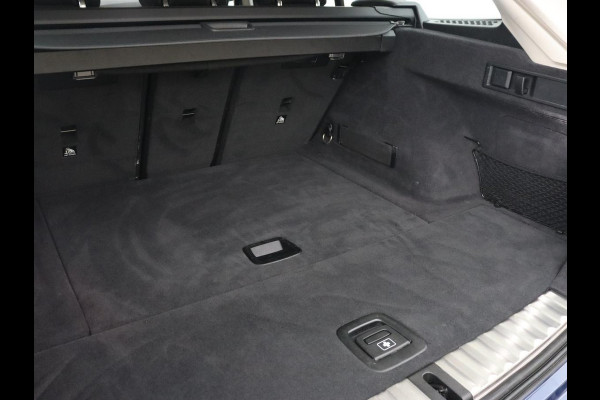 BMW 3 Serie 318i Business Edition | Stoelverwarming | Camera | Carplay | Live Cockpit | Full LED | Navigatie | Dodehoek detectie | Climate control