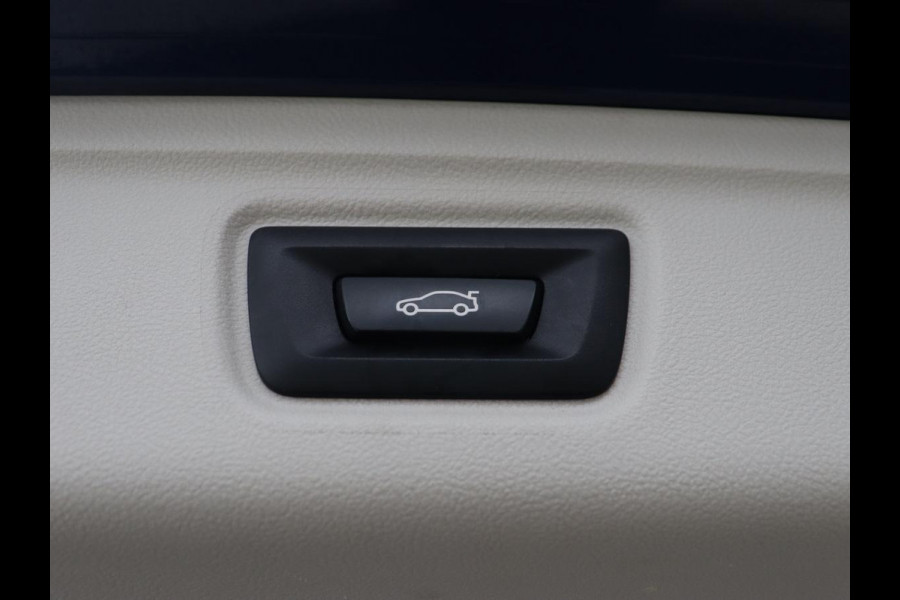 BMW 3 Serie 318i Business Edition | Stoelverwarming | Camera | Carplay | Live Cockpit | Full LED | Navigatie | Dodehoek detectie | Climate control