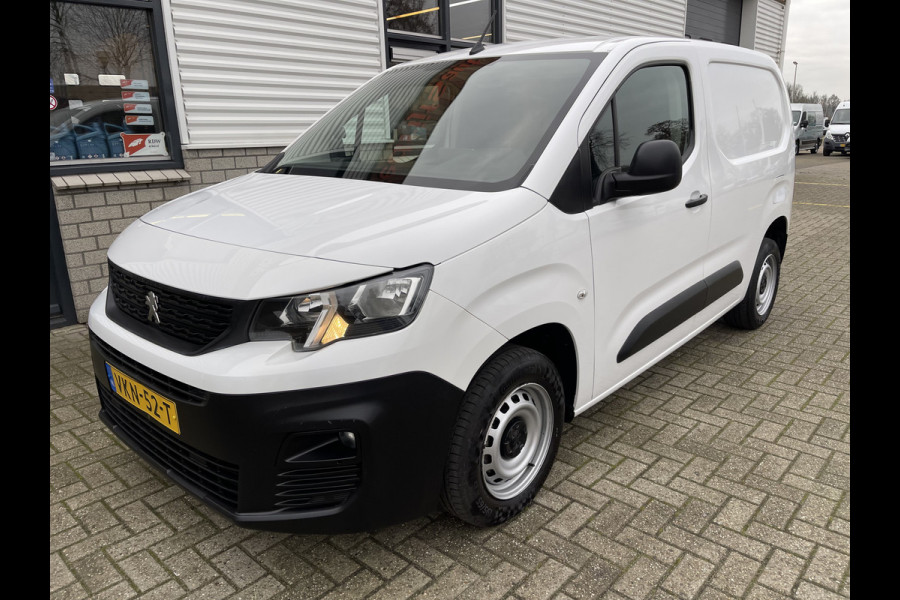 Peugeot Partner 1.2 PureTech Premium benzine grijs kenteken / originele Nederlandse bus / lease vanaf € 201 / zakelijk bpm vrij / vaste prijs rijklaar € 11.950 ex btw / airco / cruise / navigatie
